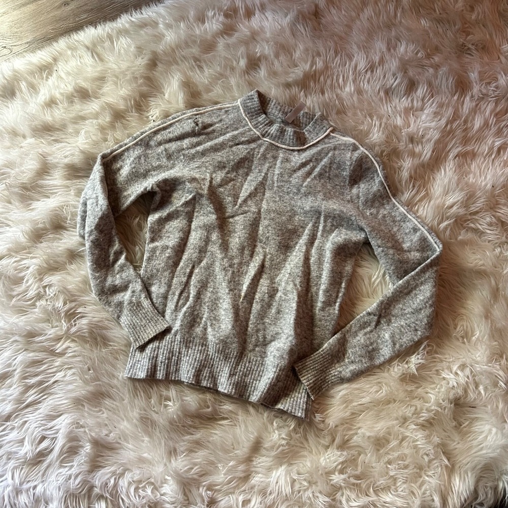 Athleta Sierra Gray Cashmere Wool Blend Sweater Size S Women's has some stains